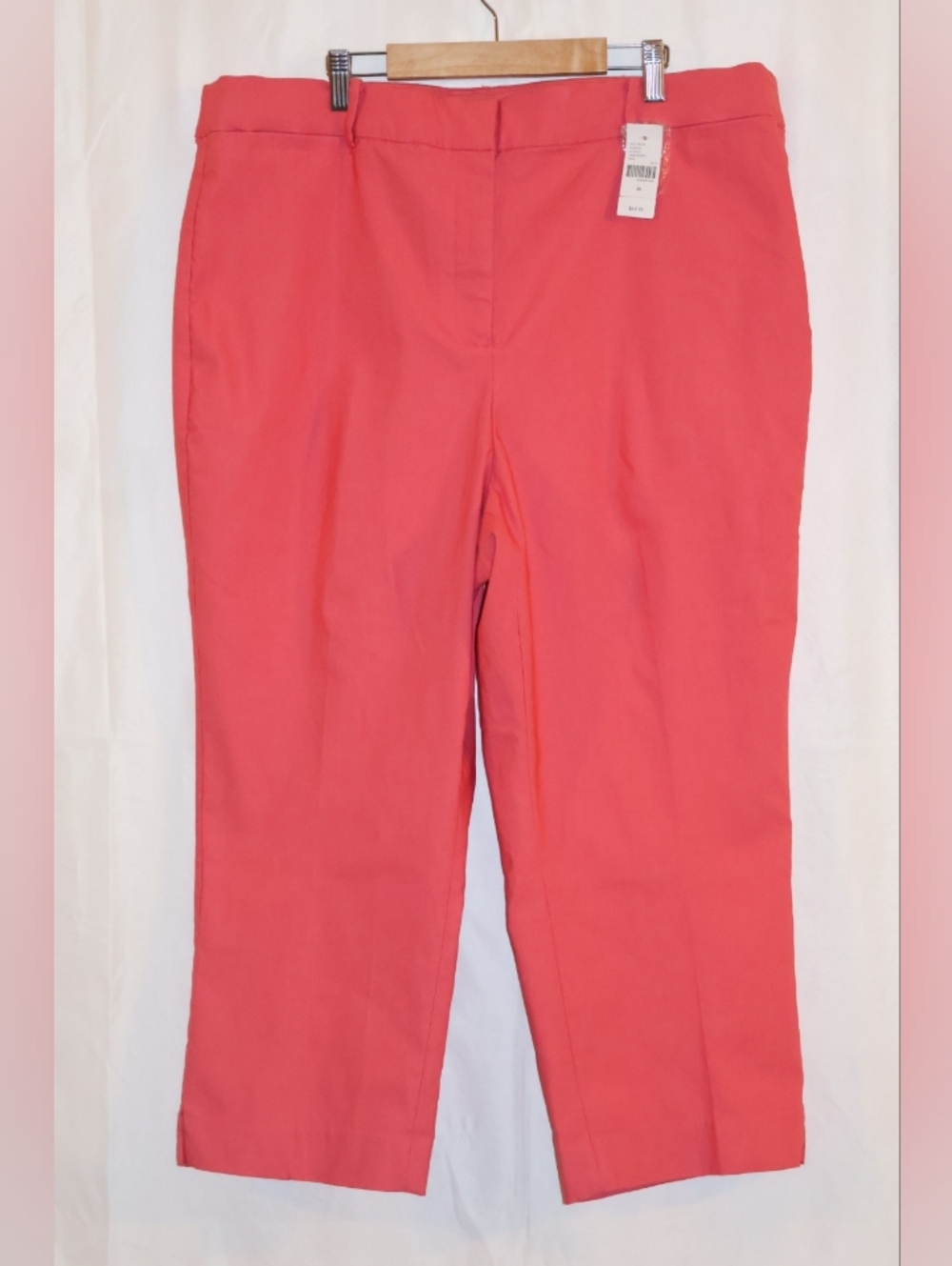 Lane Bryant 4-Season Mid-Rise Slim Capri Pants-Coral. NWT.